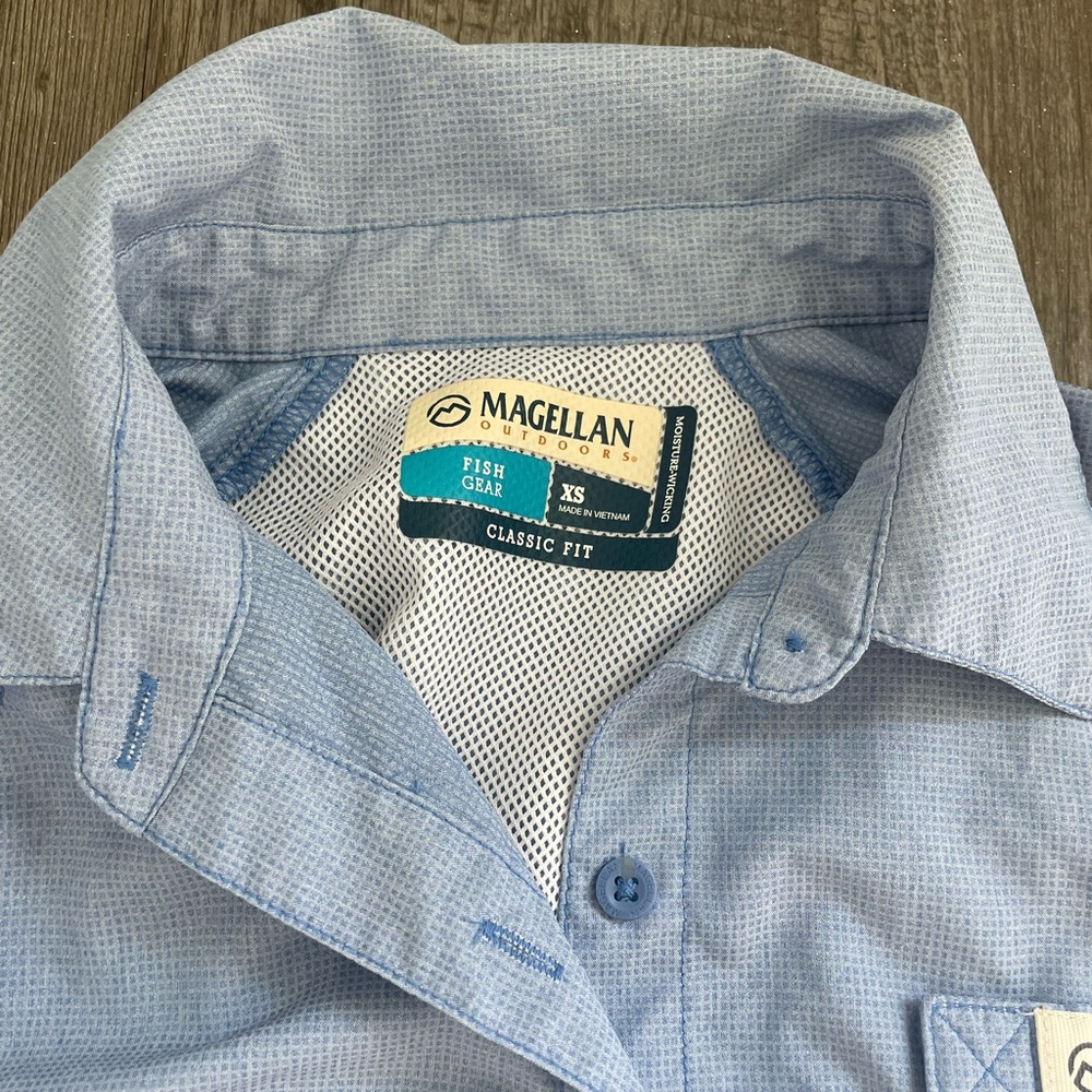 Magellan Outdoors Women Button Down Fishing Shirts Blue Gray Outdoor Pocket Zip - Picture 2 of 3